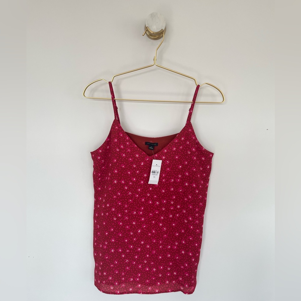 New with Tag Ann Taylor Red and Pink Ditsy Floral V-Neck Camisole Top (Size XS)